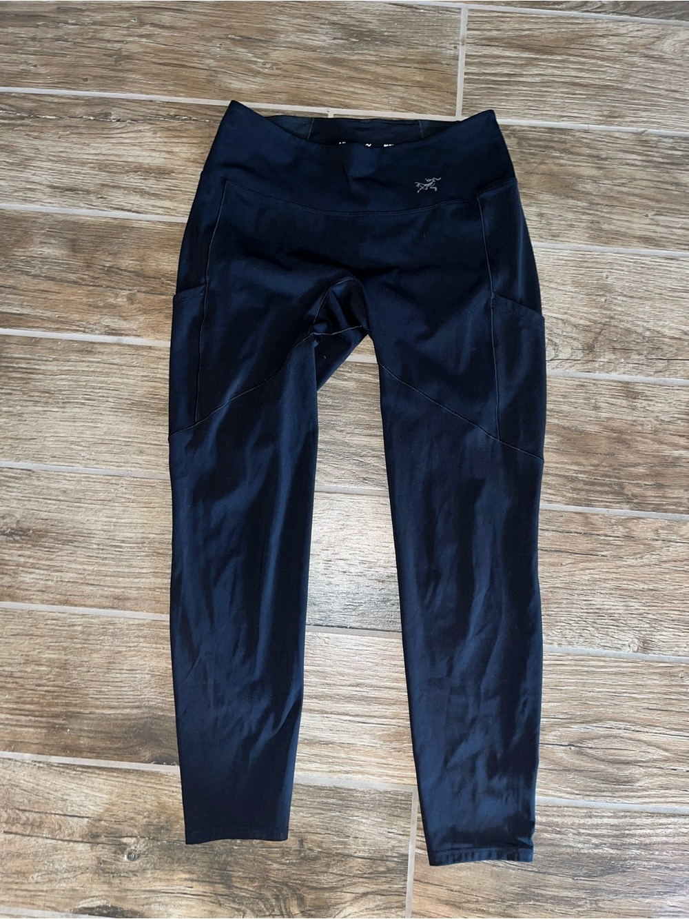 Arc'teryx women’s Black Athletic Leggings with Side Pockets